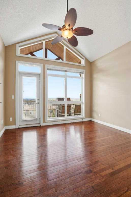 11, 148 Rockyledge View NW
