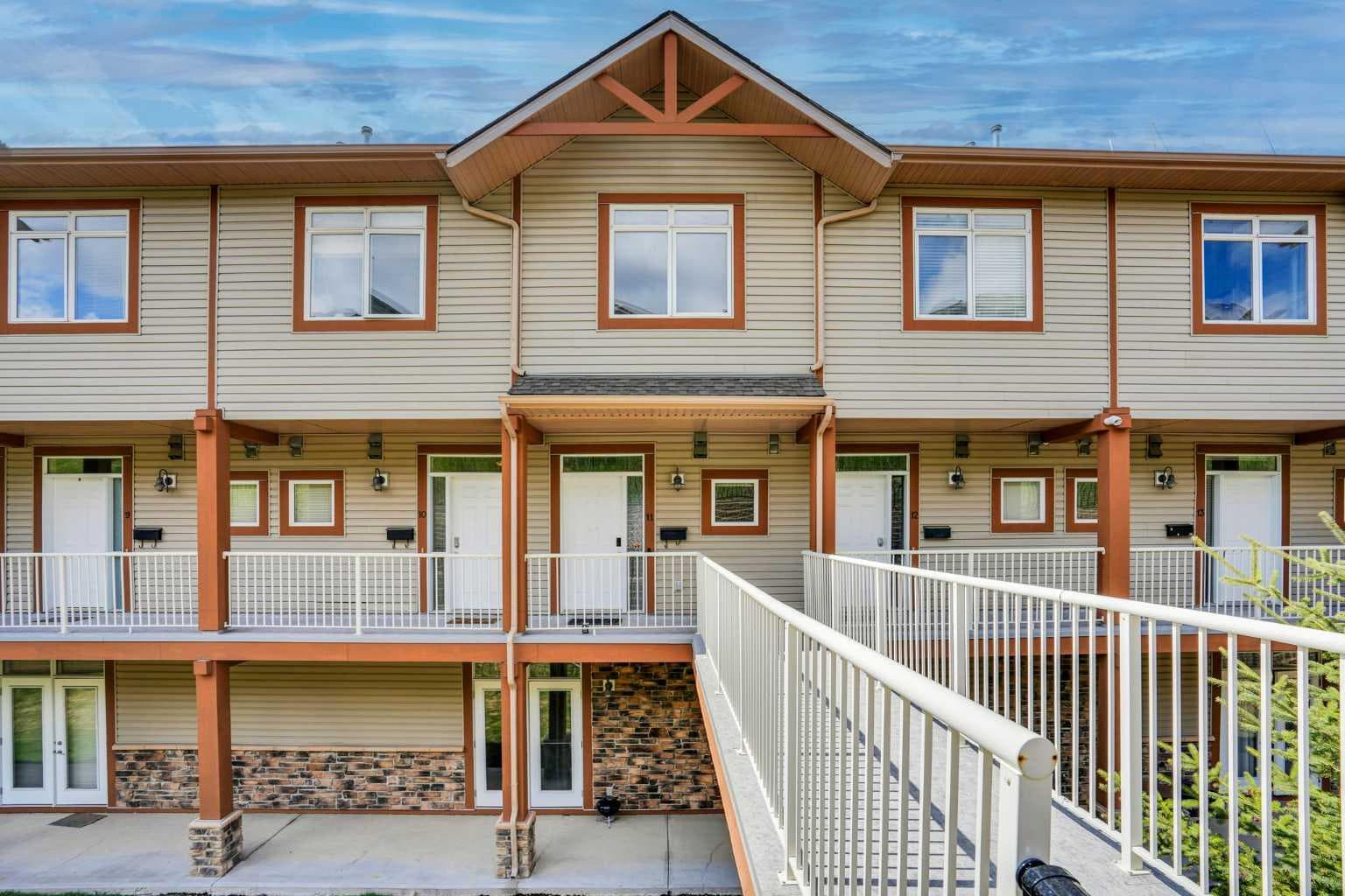 11, 148 Rockyledge View NW