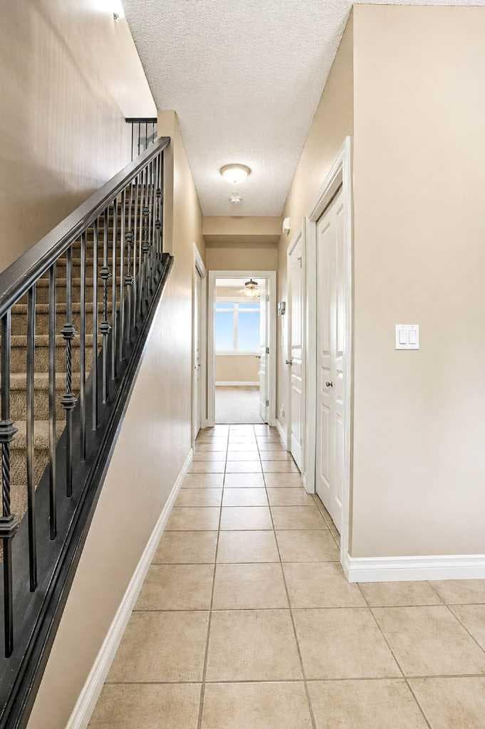 11, 148 Rockyledge View NW