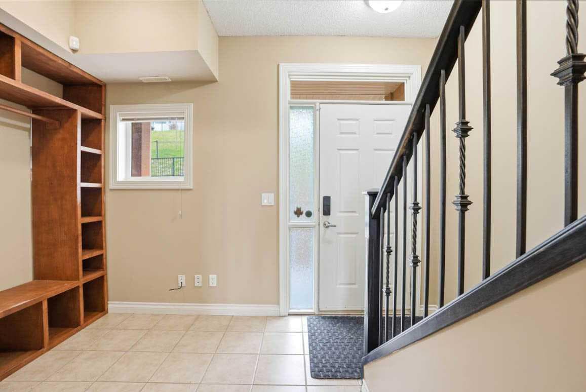 11, 148 Rockyledge View NW