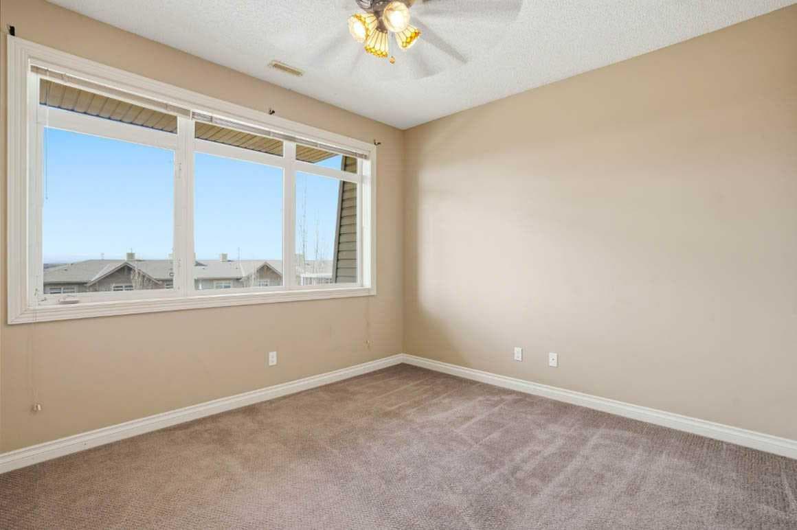 11, 148 Rockyledge View NW