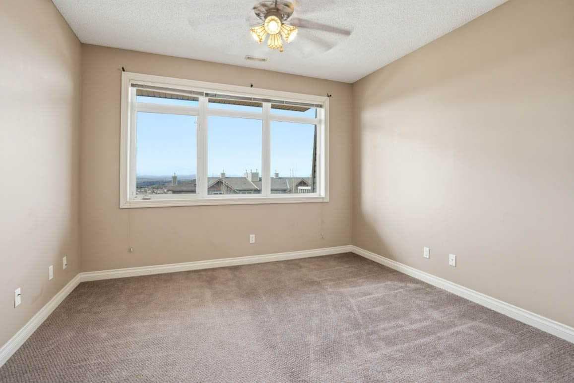 11, 148 Rockyledge View NW