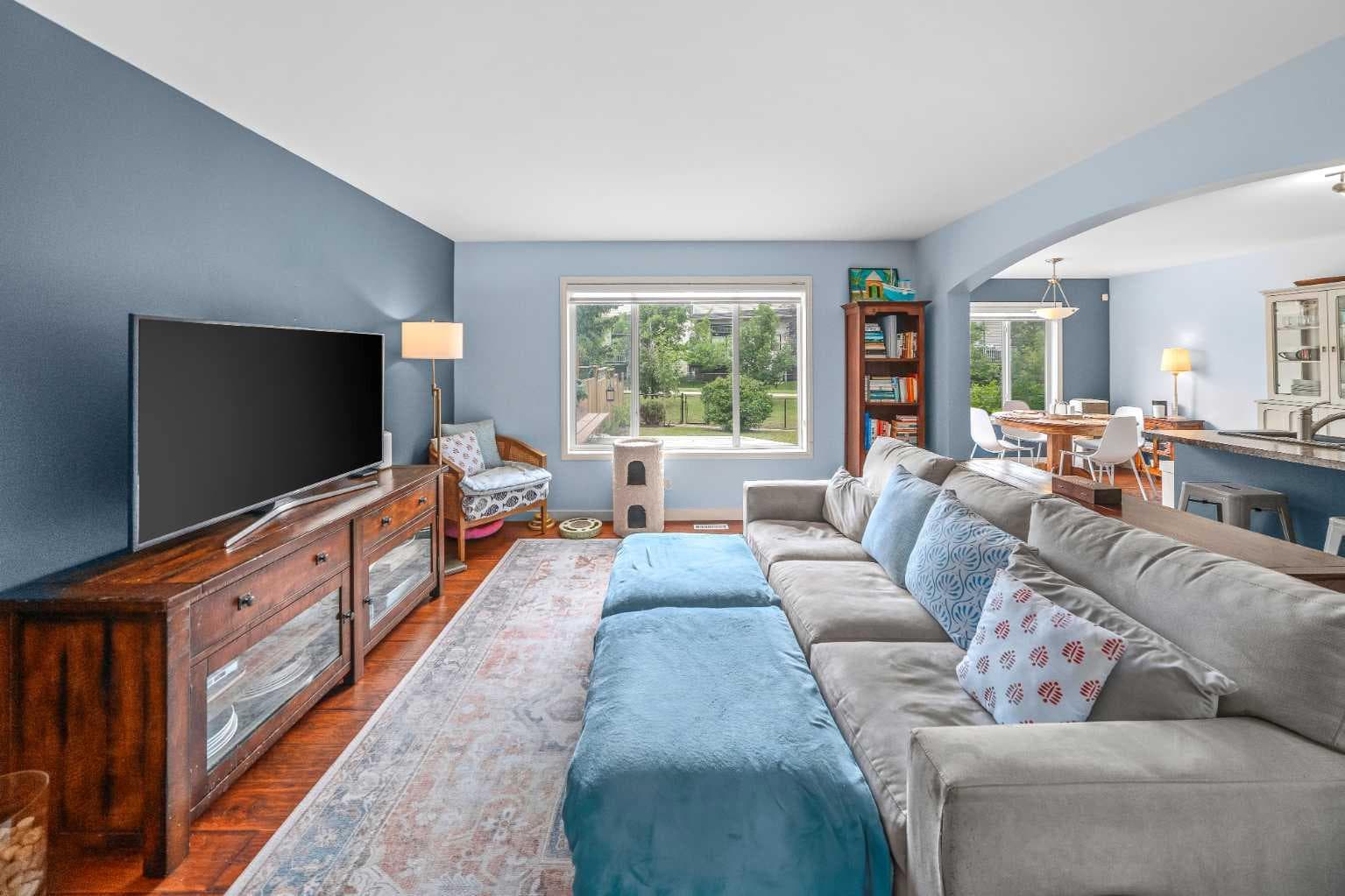 43 Cougar Ridge Bay SW