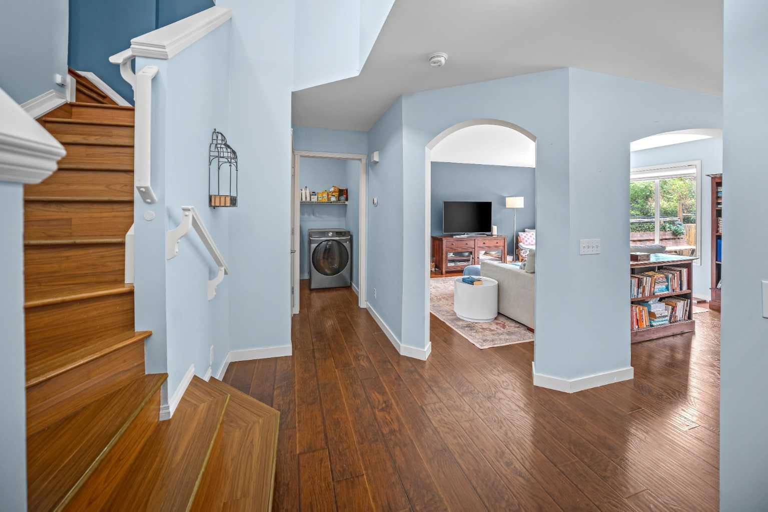 43 Cougar Ridge Bay SW