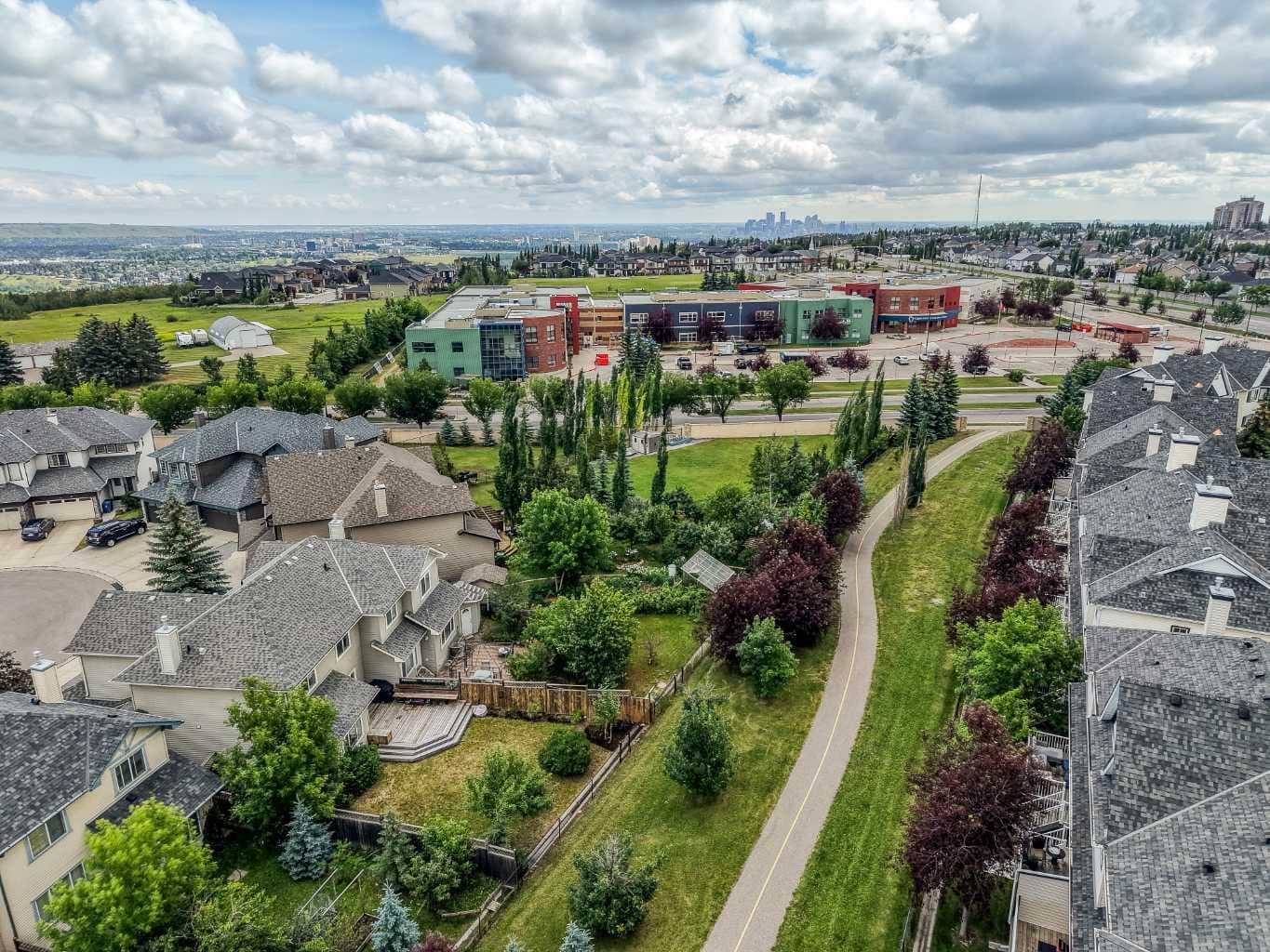 43 Cougar Ridge Bay SW