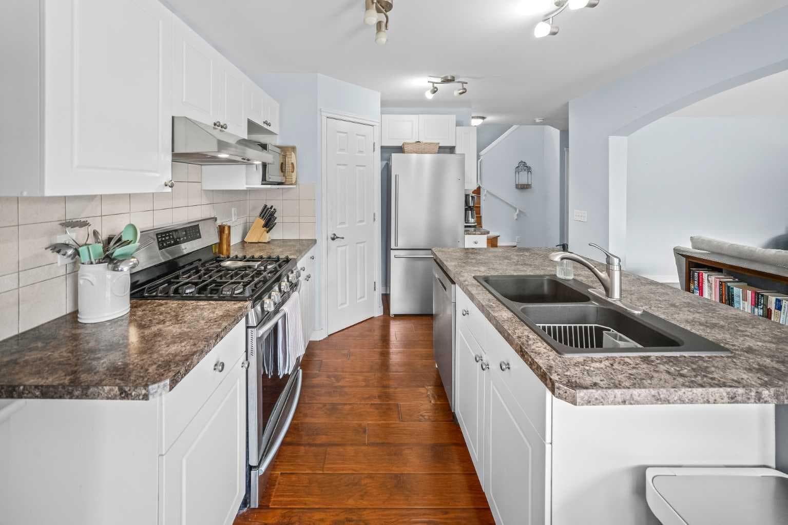 43 Cougar Ridge Bay SW