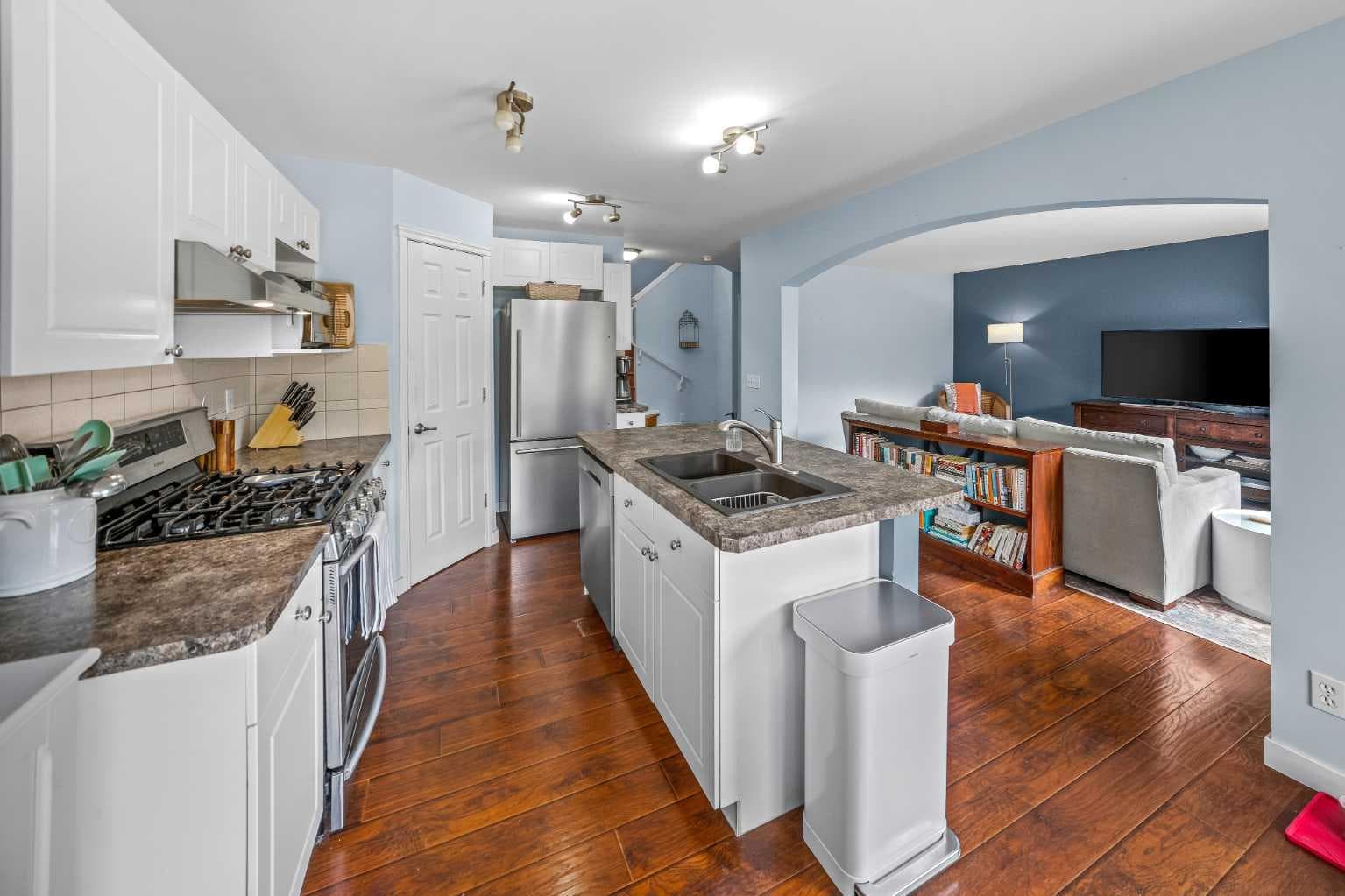 43 Cougar Ridge Bay SW