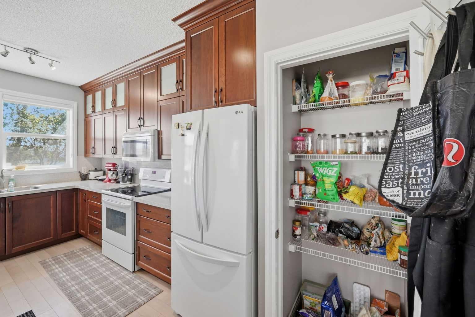 3137, 1010 Arbour Lake Road NW