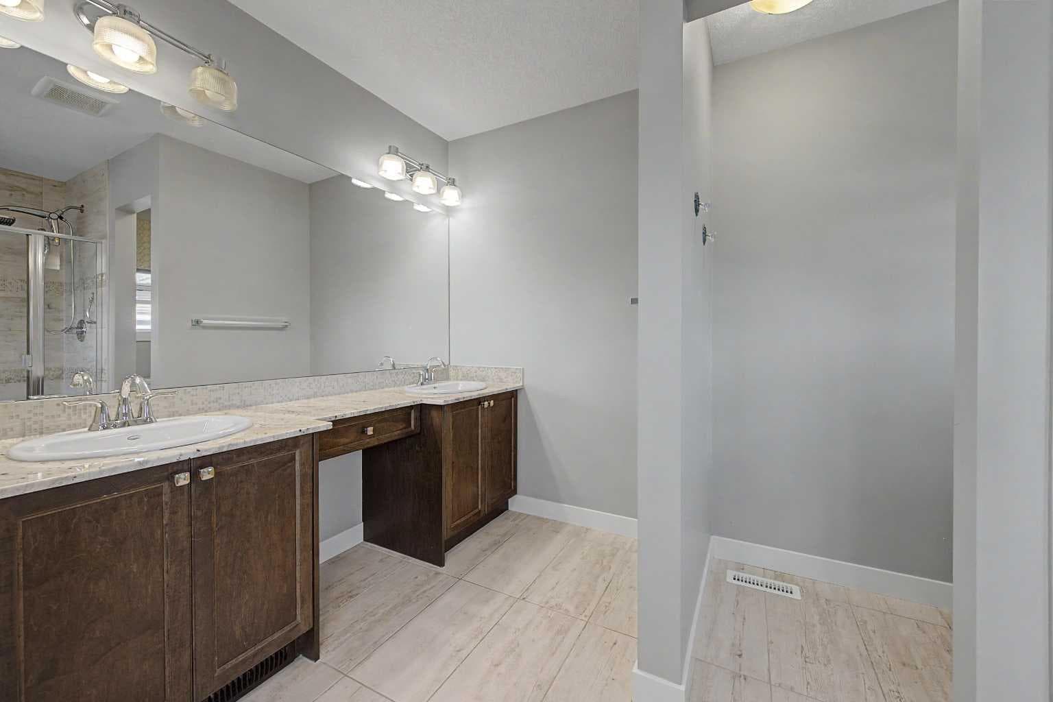 604 Midtown Place SW