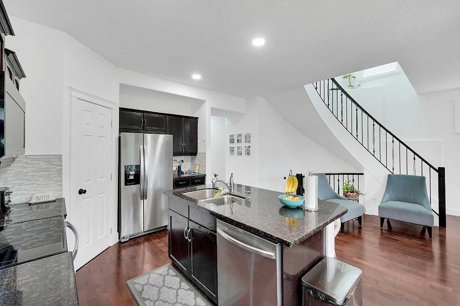 6 Aspen Stone Mews SW