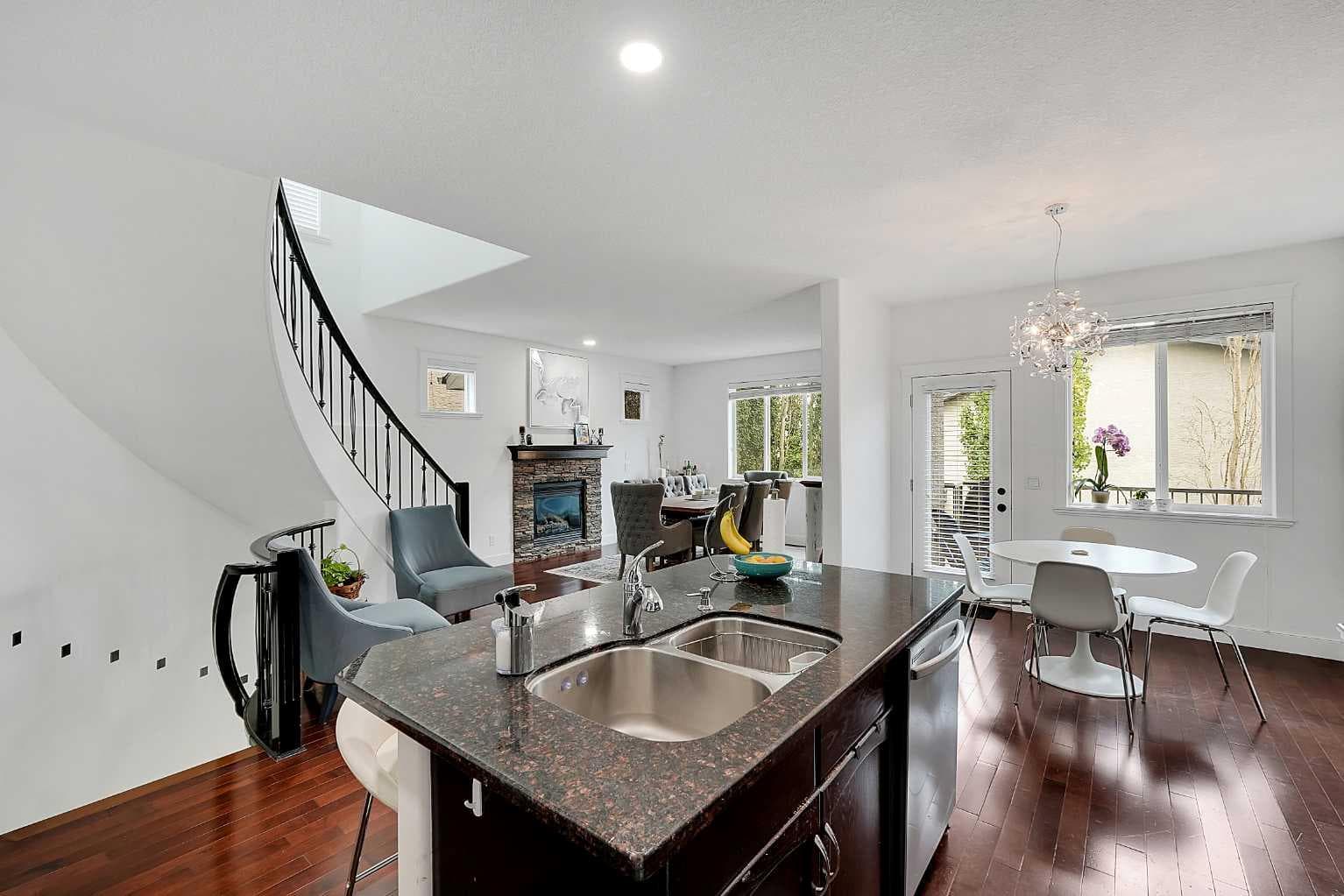 6 Aspen Stone Mews SW