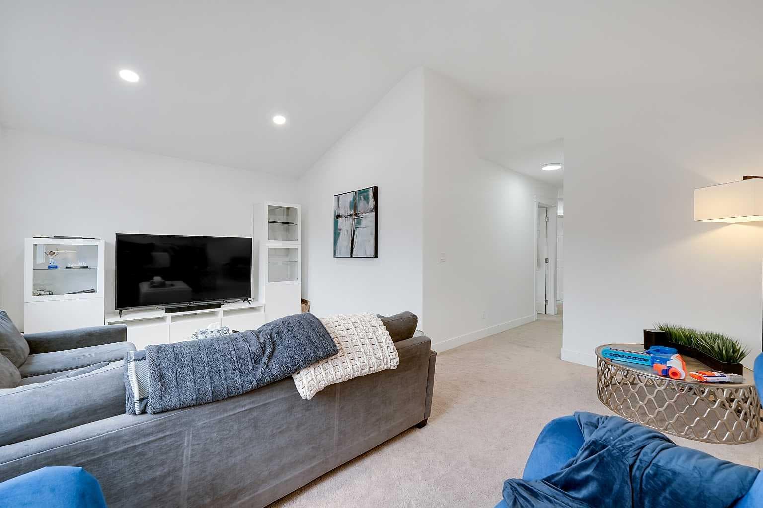 6 Aspen Stone Mews SW