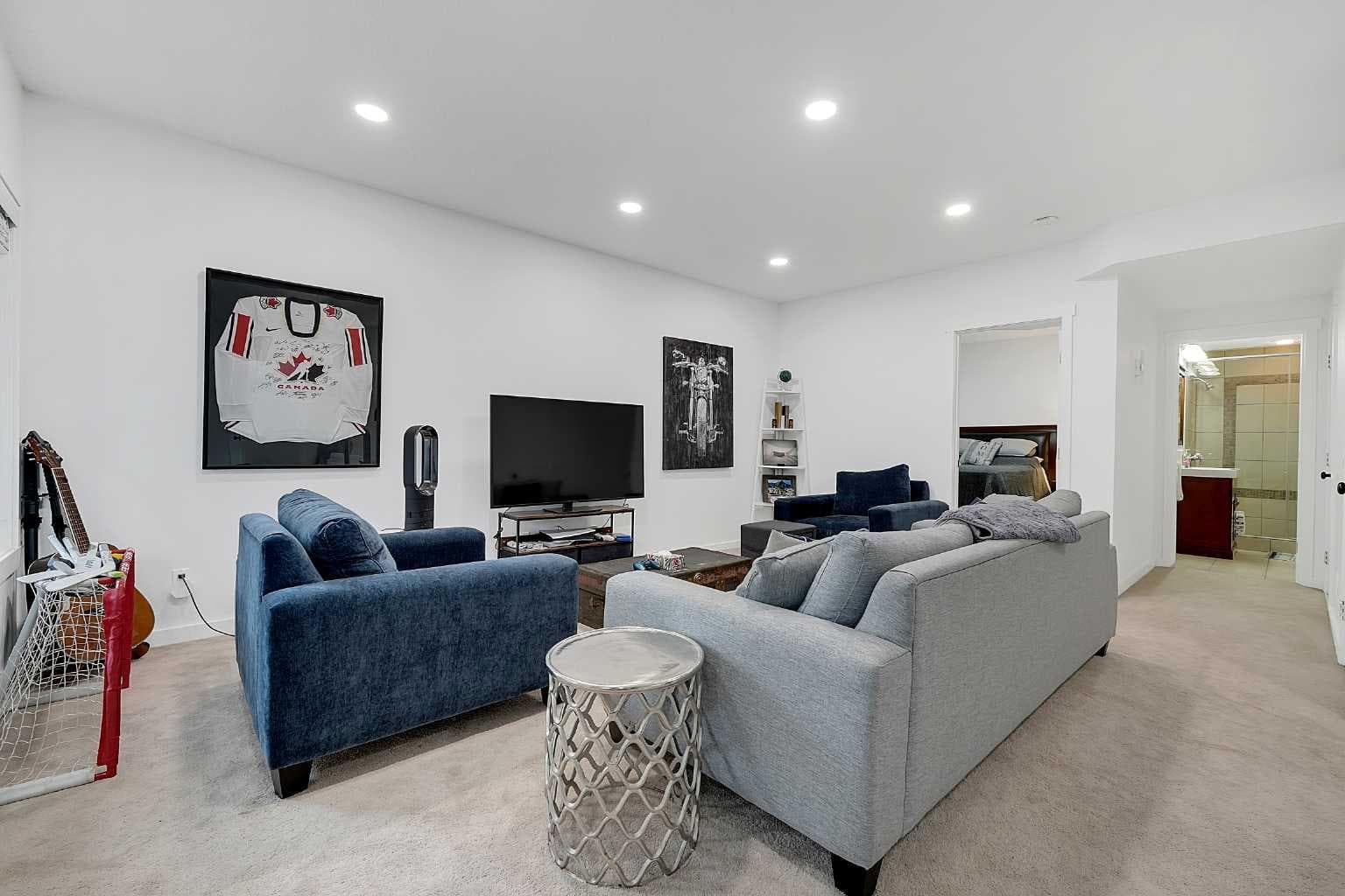 6 Aspen Stone Mews SW