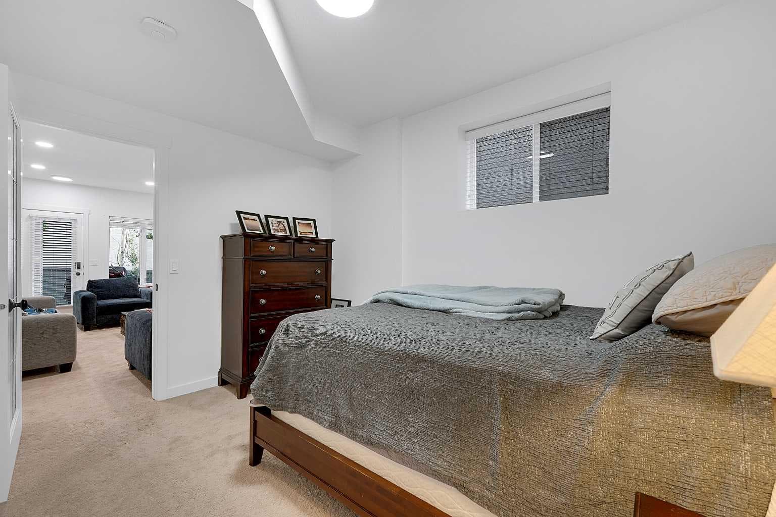 6 Aspen Stone Mews SW