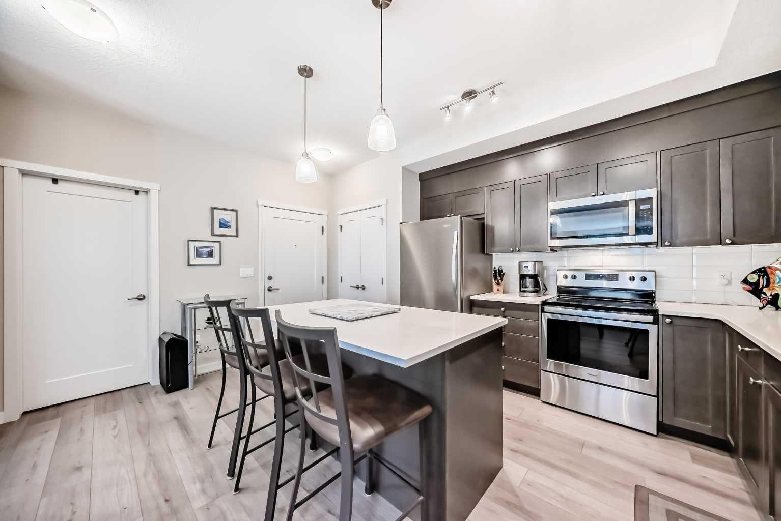 402, 30 Shawnee Common SW