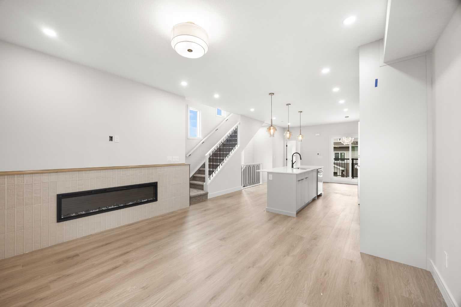 305, 67 Panatella Square NW