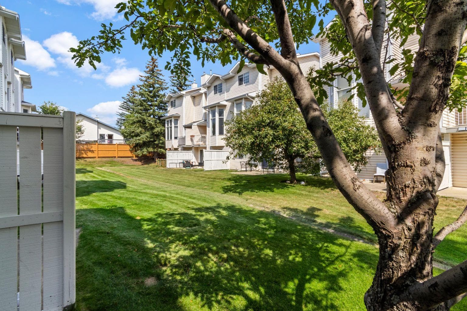 623 Hawkstone Manor NW