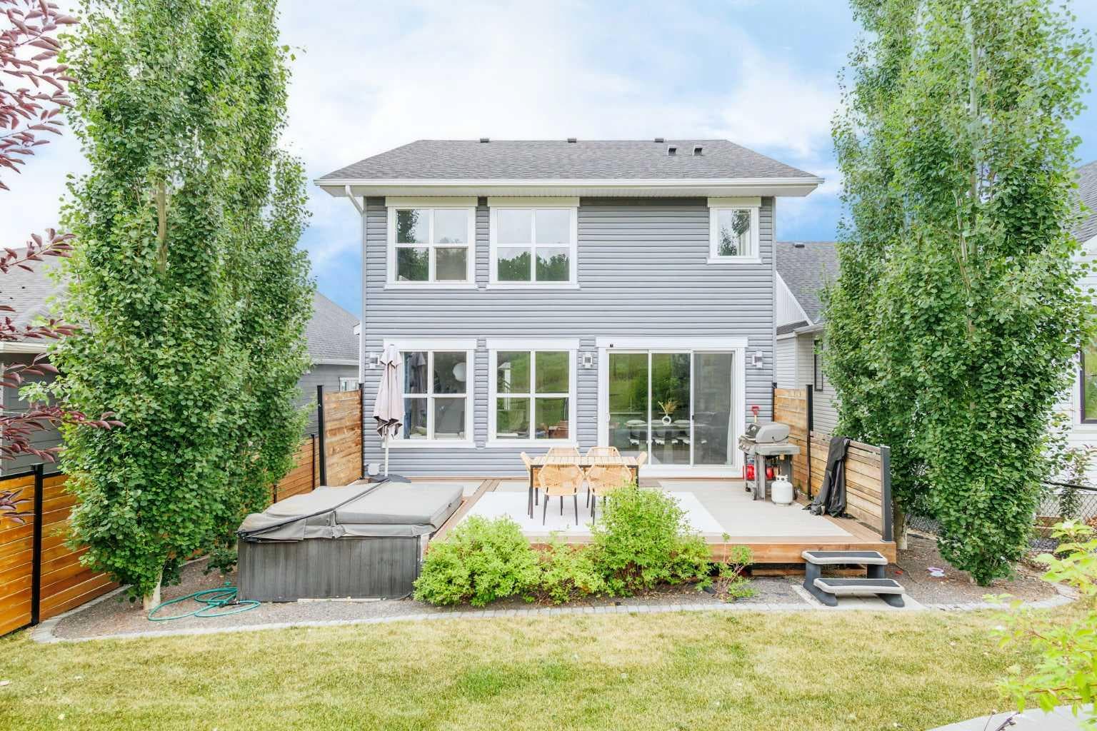 100 Crestbrook View SW