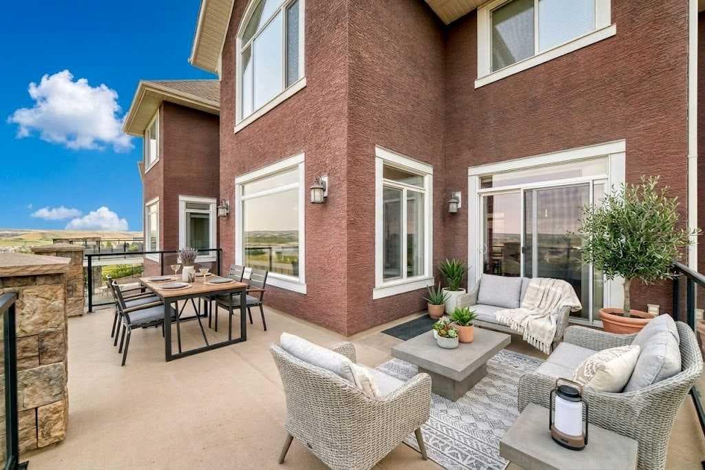 96 Cranarch Heights SE