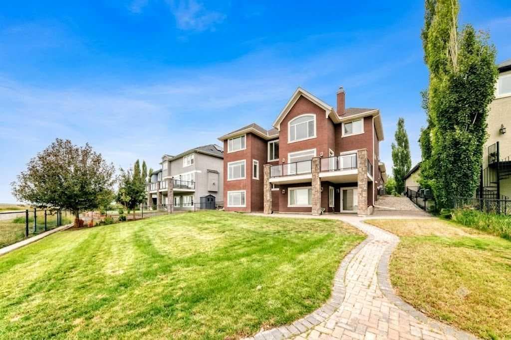 96 Cranarch Heights SE