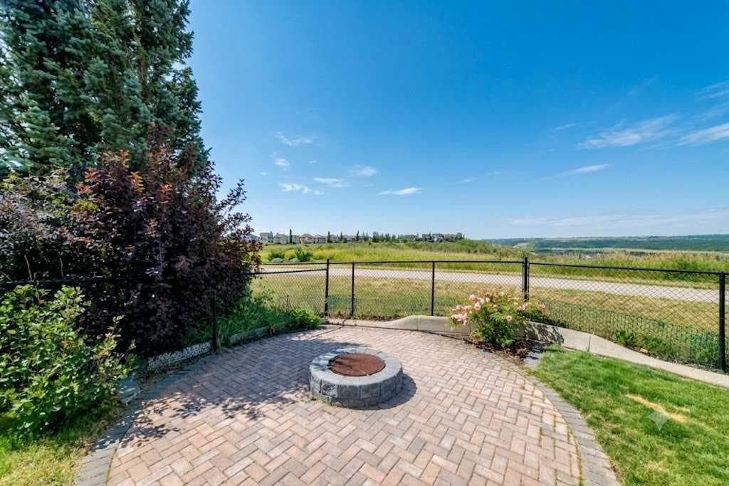 96 Cranarch Heights SE