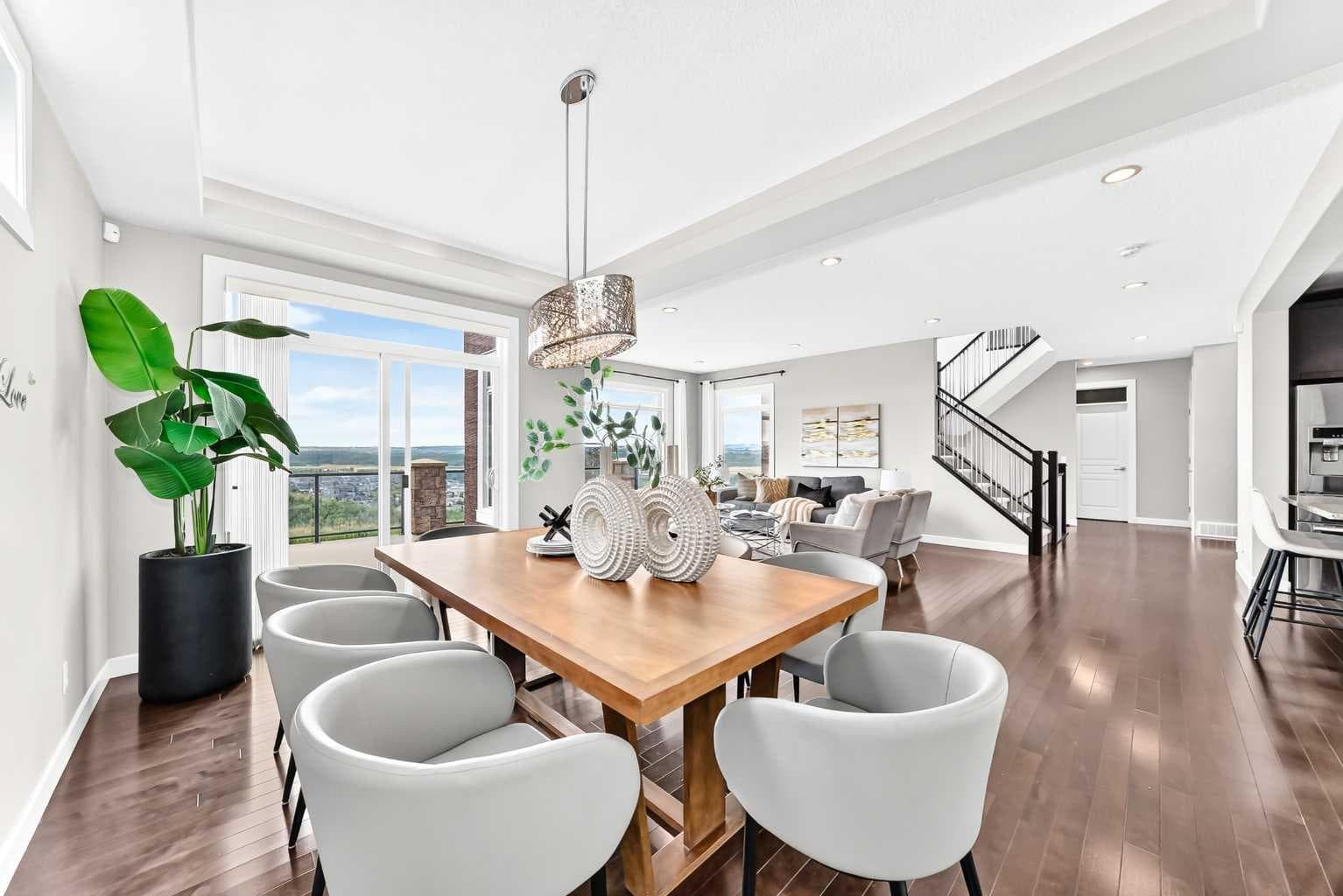96 Cranarch Heights SE