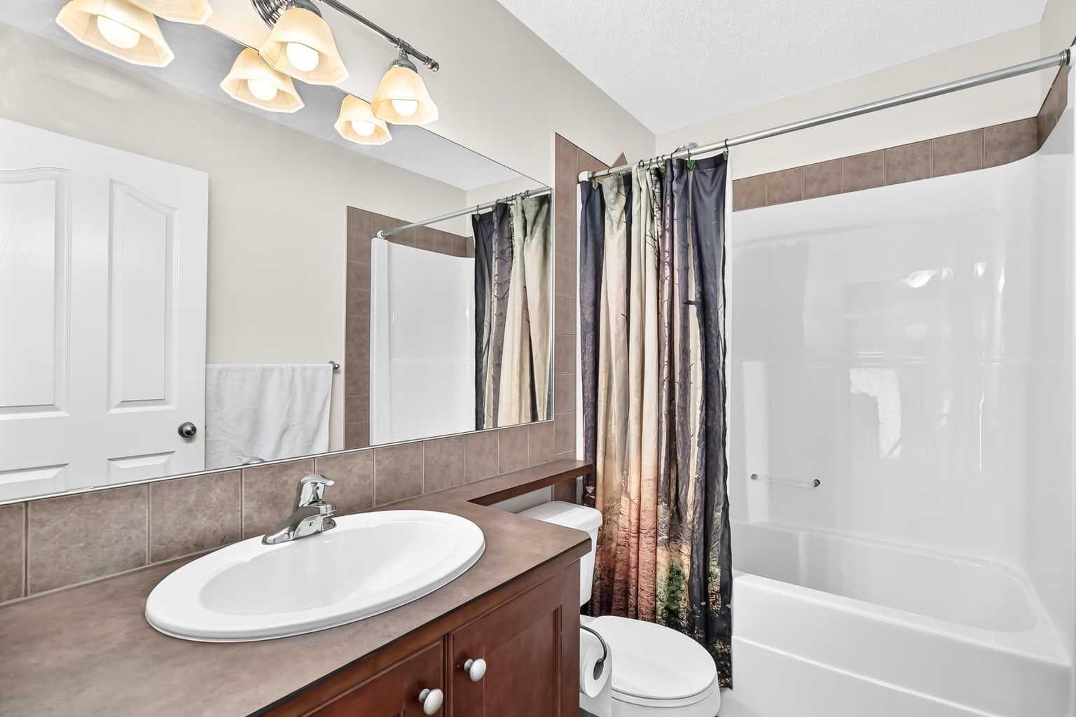 212 ASPENMERE Close 