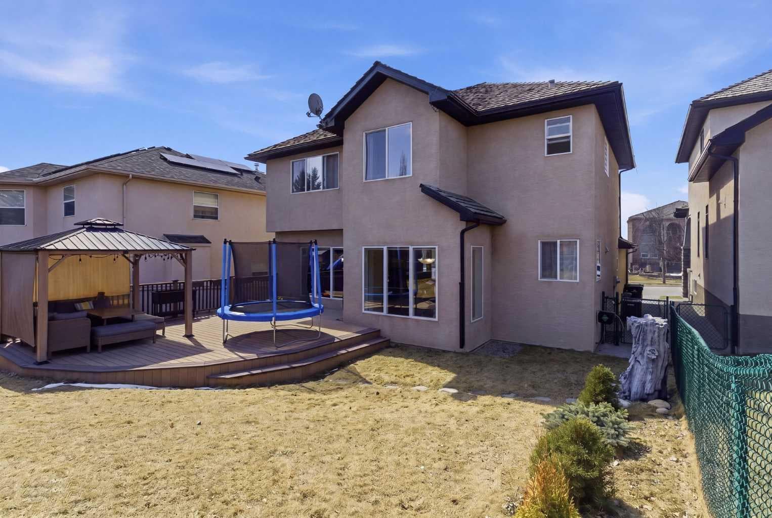 18 Royal Crest Way NW