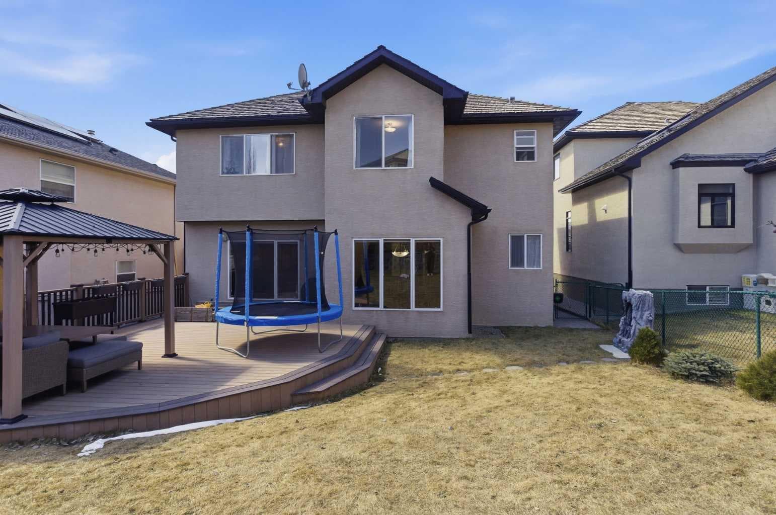18 Royal Crest Way NW
