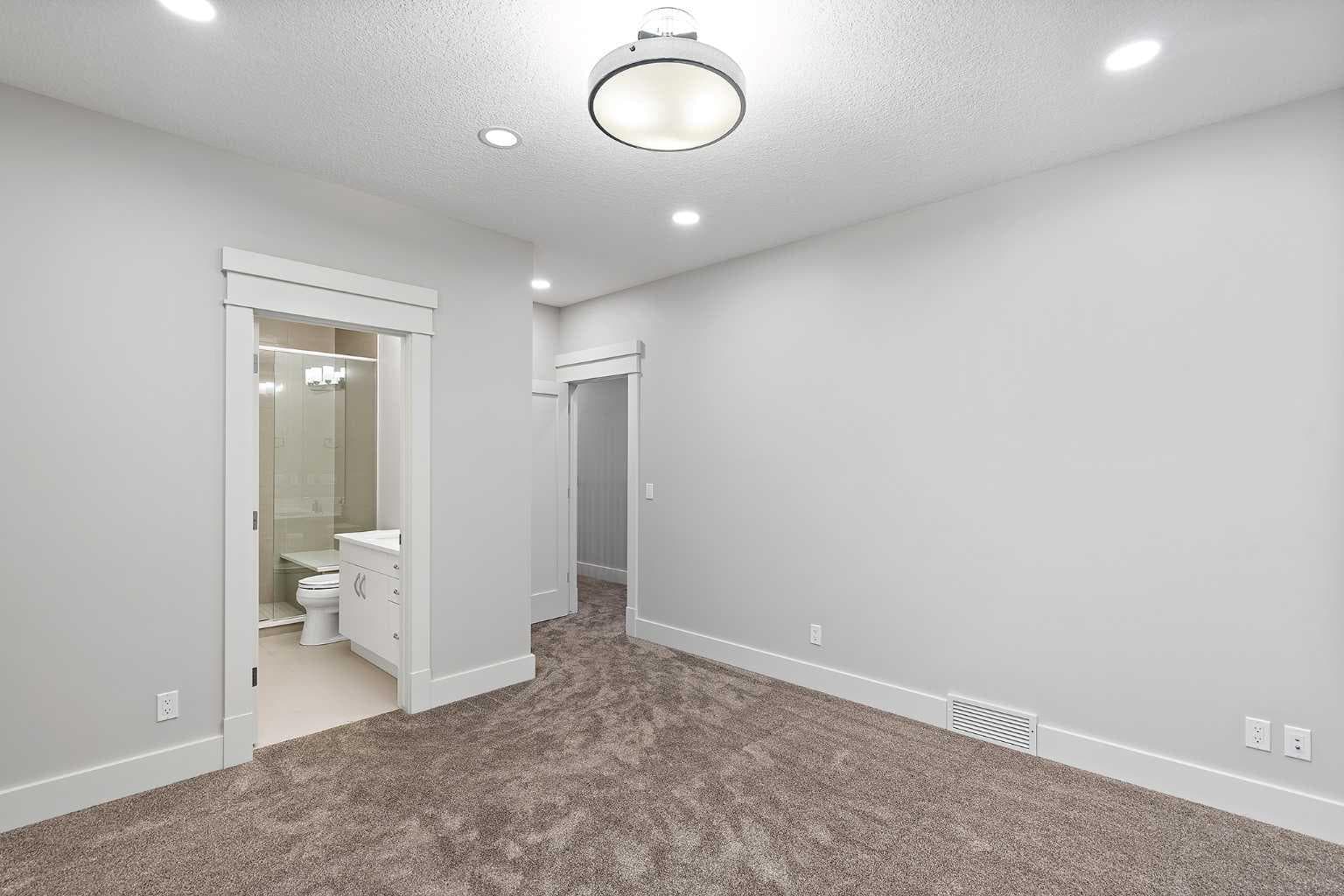 216 Aspen Summit Bay SW