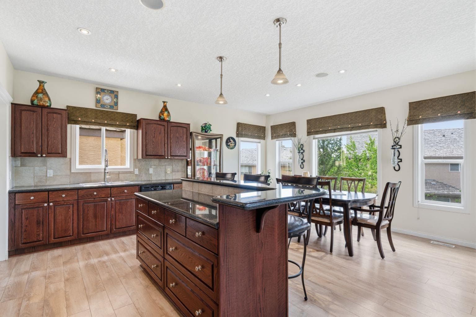21 Royal Ridge Hill NW