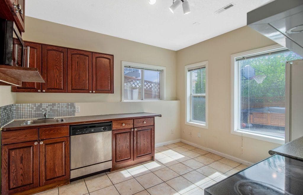 21 Royal Ridge Hill NW