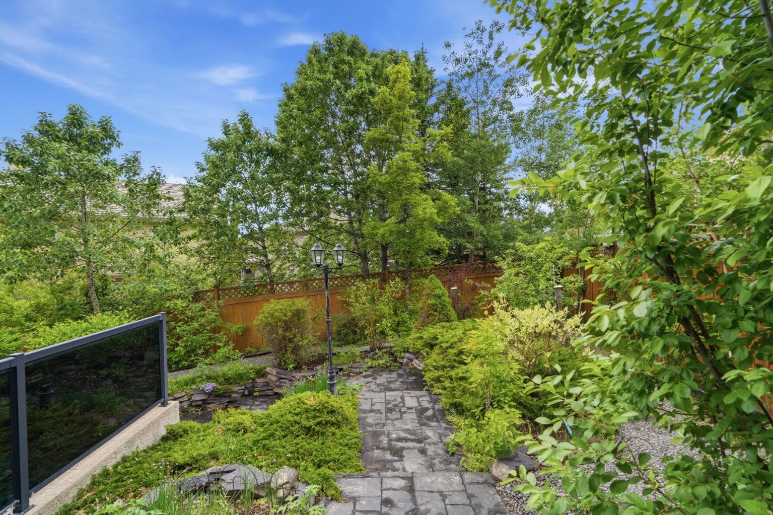 21 Royal Ridge Hill NW