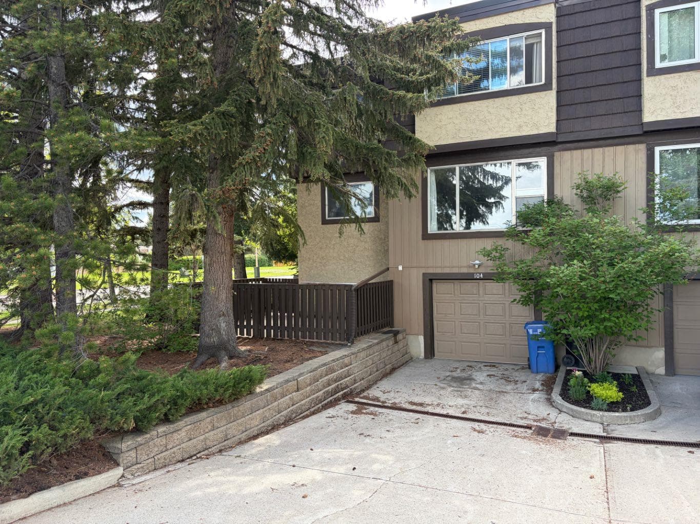 104, 3130 66 Avenue SW