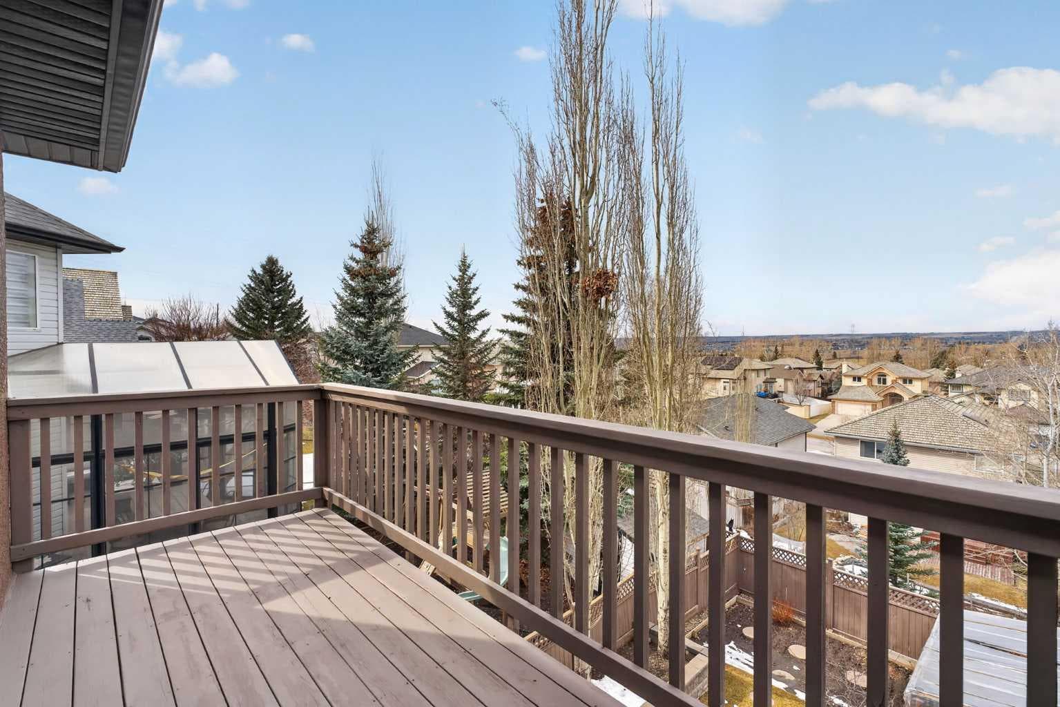 111 Valley Ponds Crescent NW