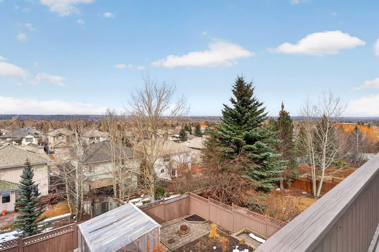 111 Valley Ponds Crescent NW