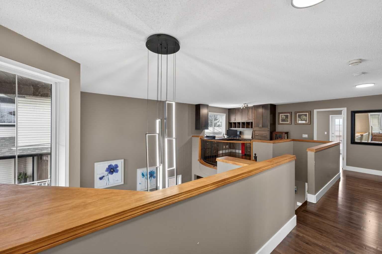 111 Valley Ponds Crescent NW
