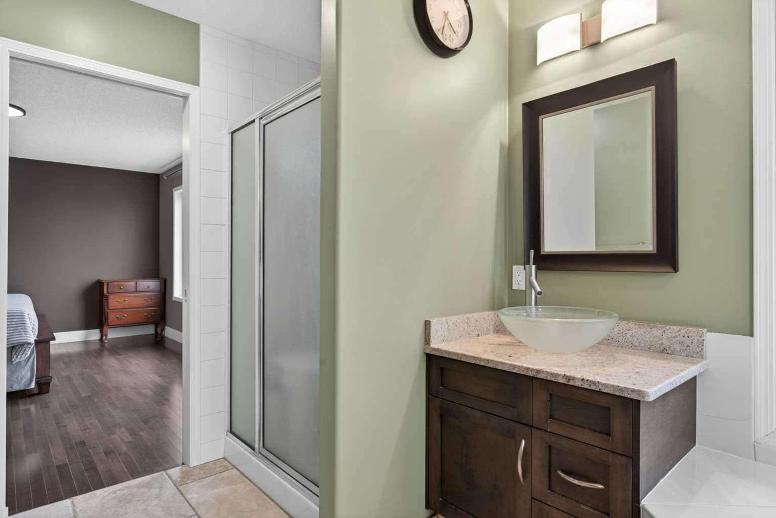 111 Valley Ponds Crescent NW
