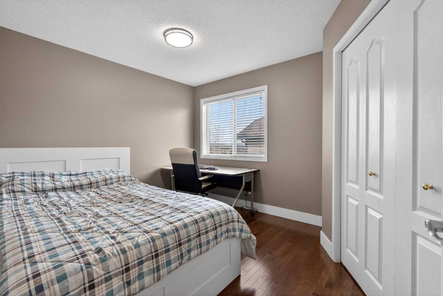 111 Valley Ponds Crescent NW