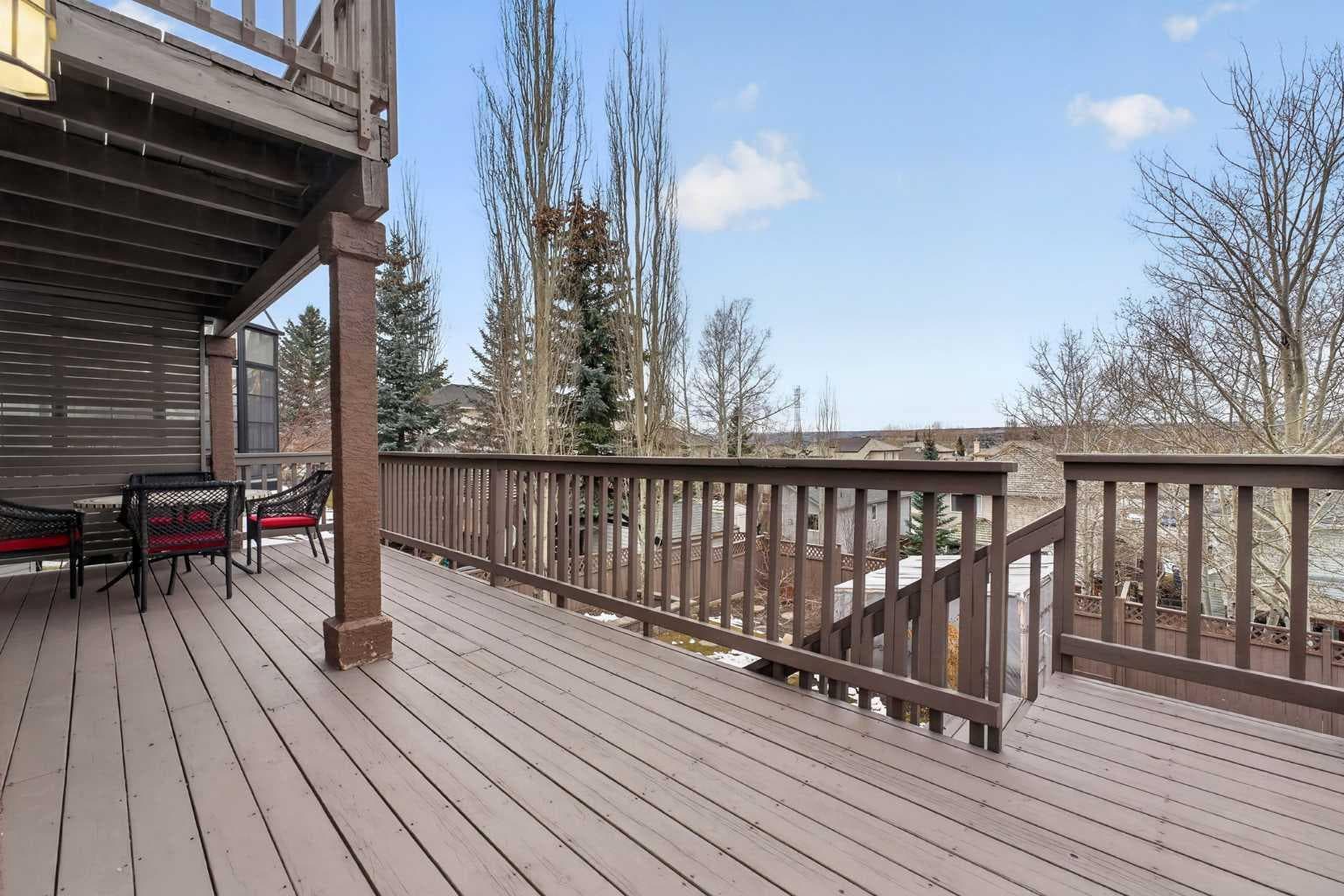 111 Valley Ponds Crescent NW