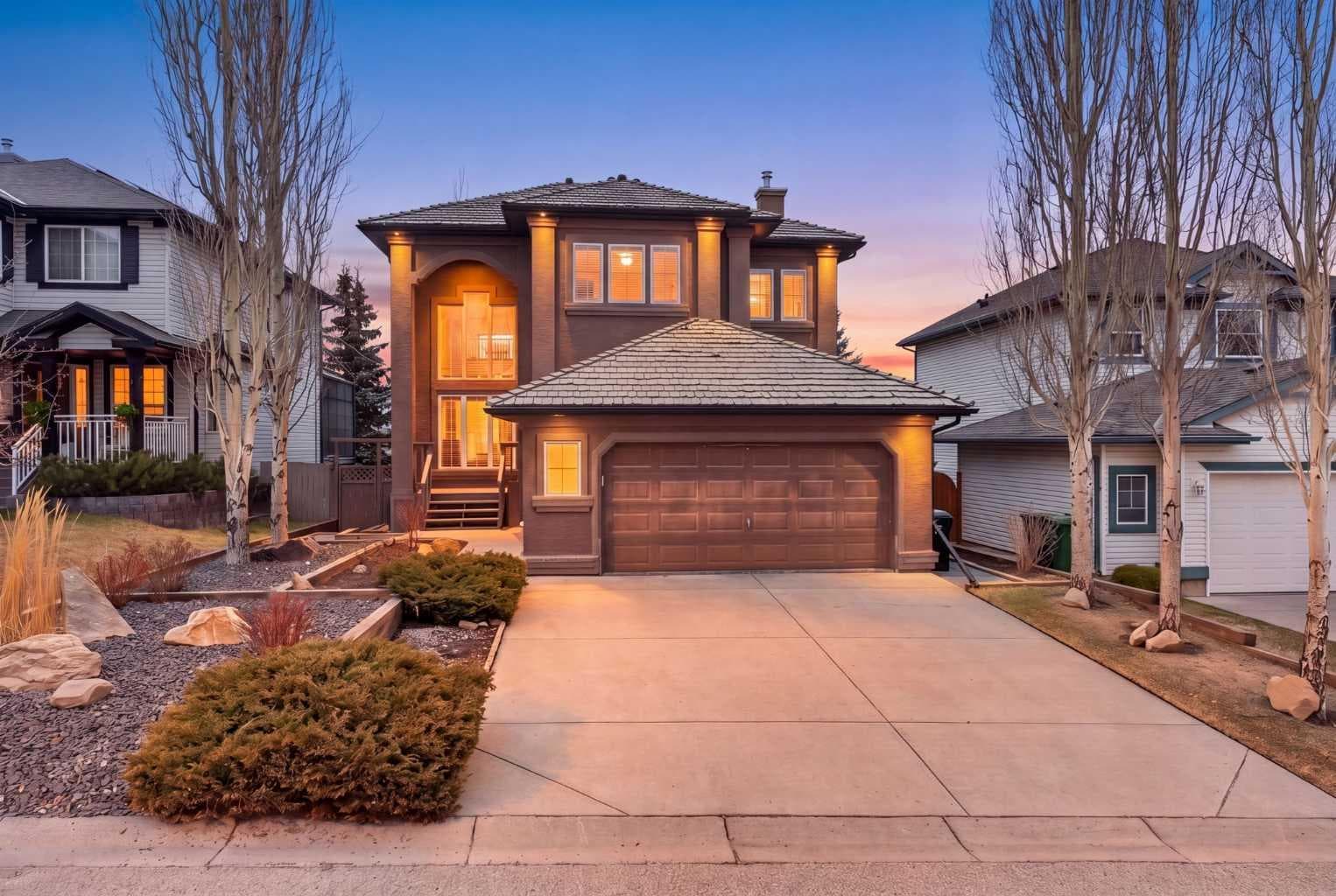 111 Valley Ponds Crescent NW