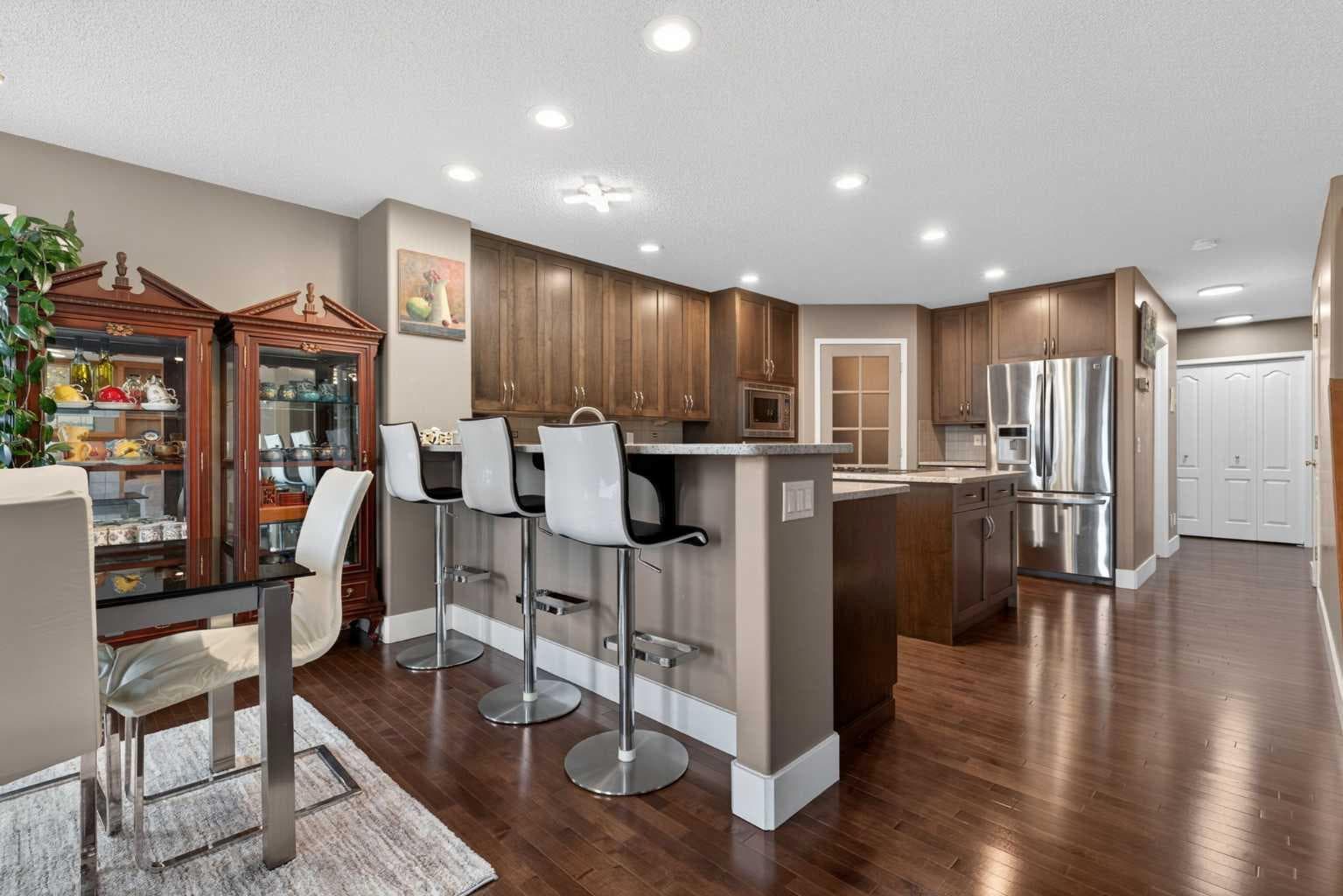 111 Valley Ponds Crescent NW