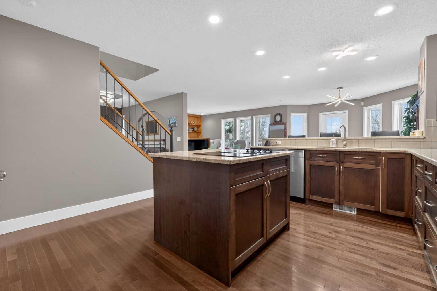 111 Valley Ponds Crescent NW