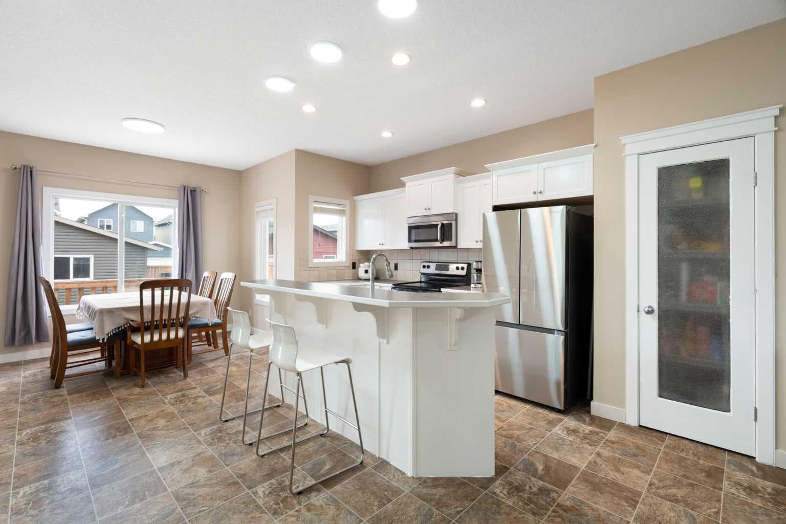 2449 Ravenswood View SE