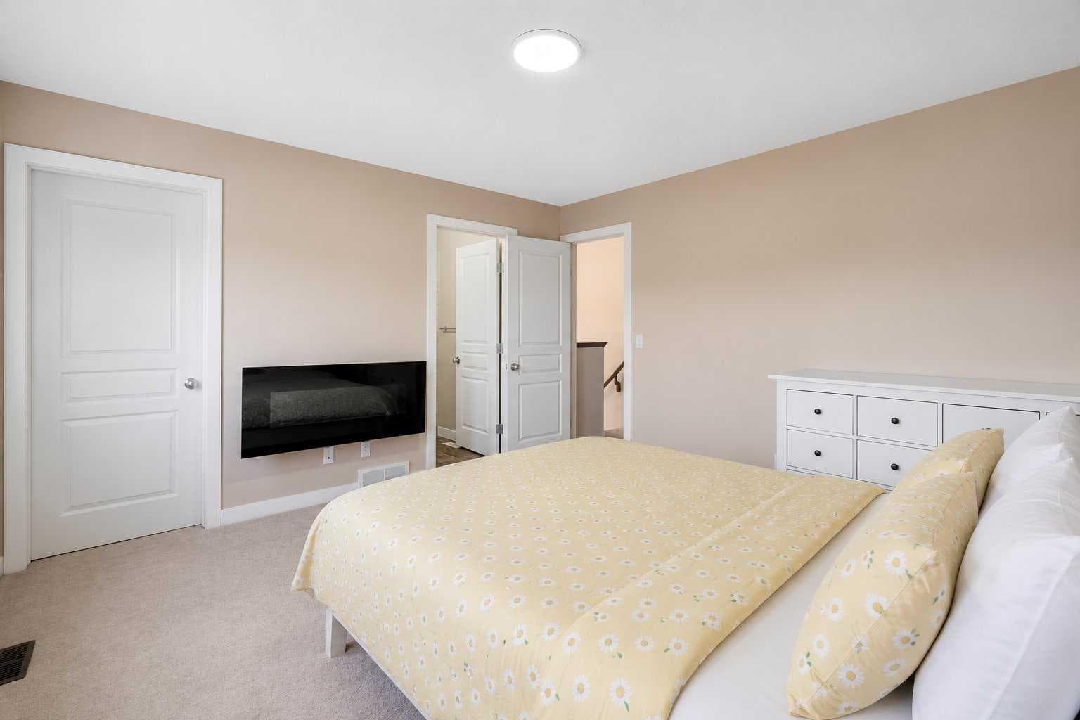 2449 Ravenswood View SE
