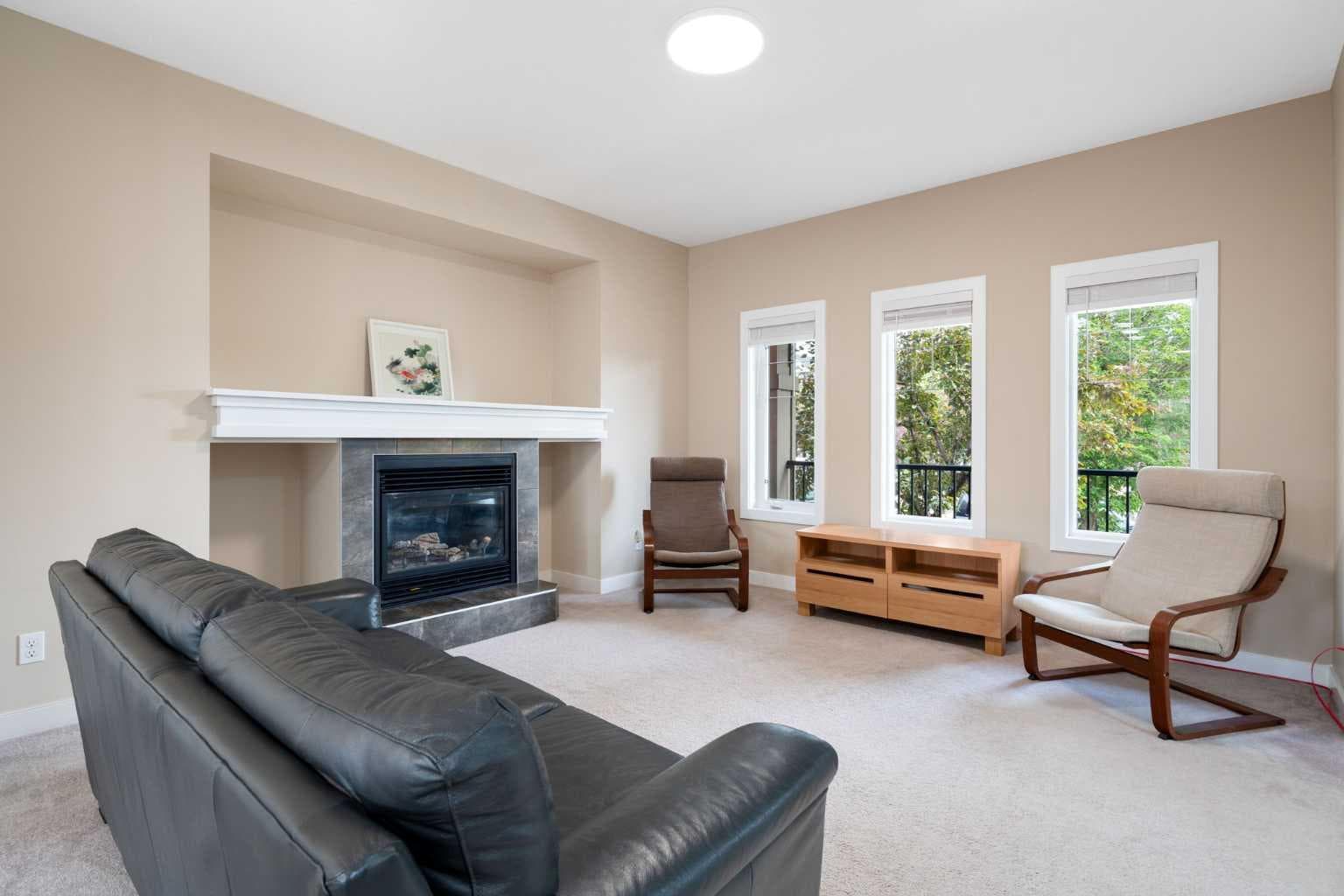 2449 Ravenswood View SE
