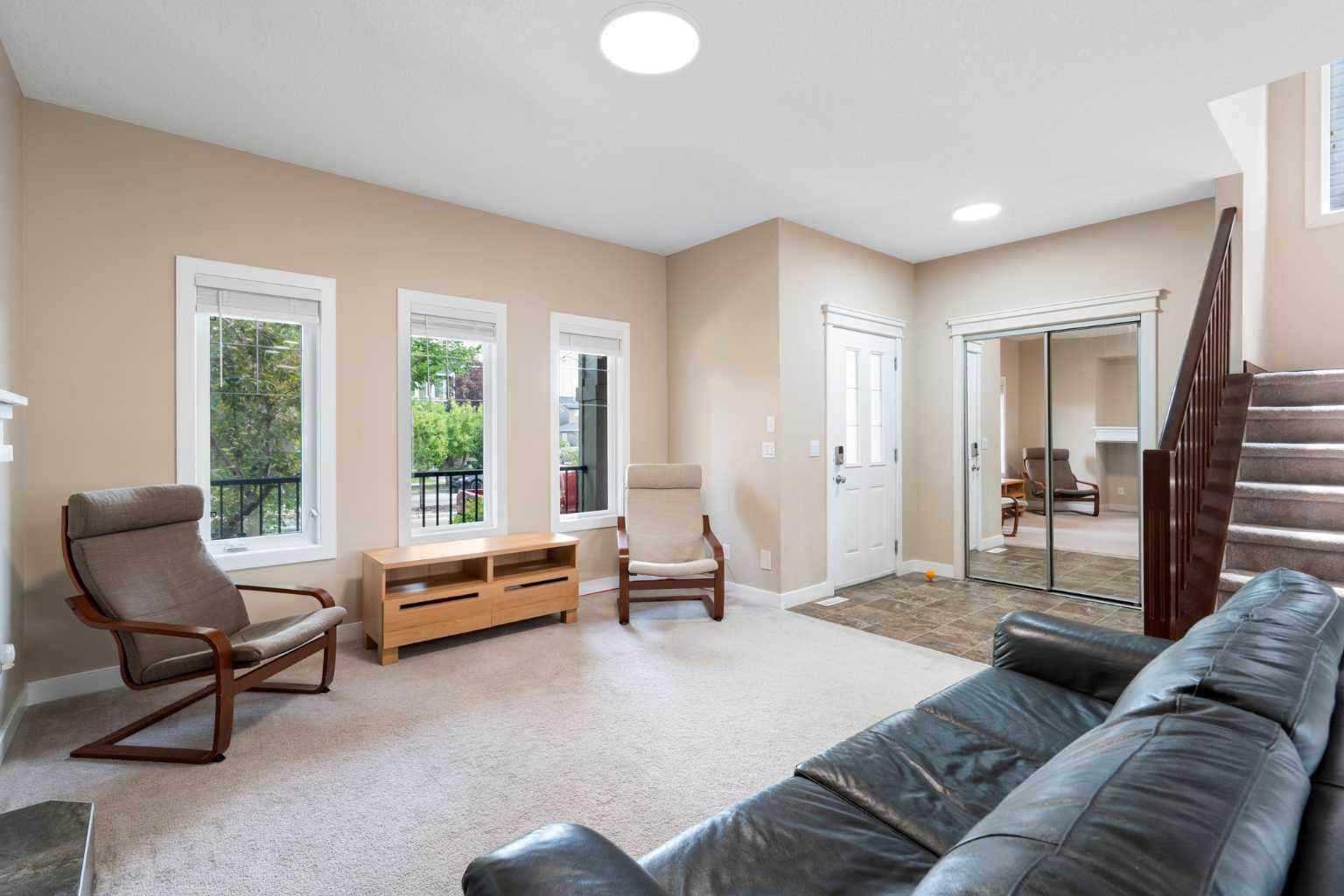 2449 Ravenswood View SE