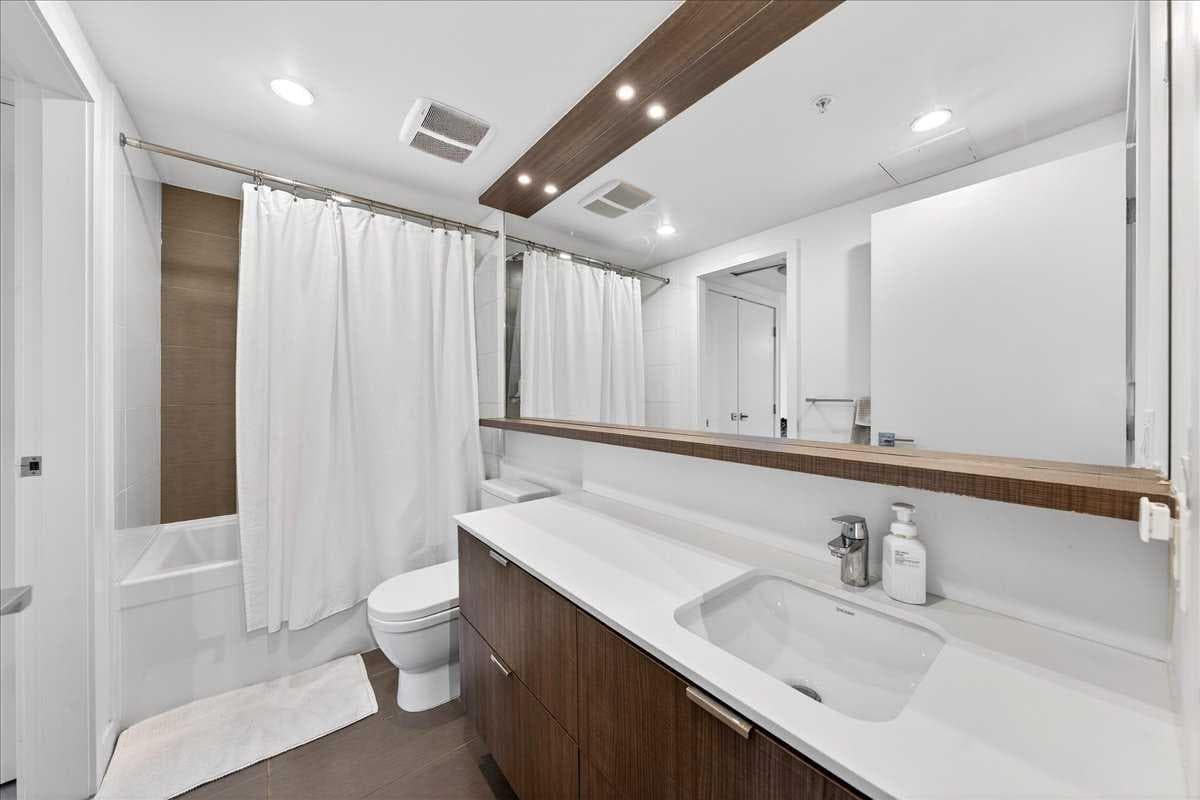 214, 51 Waterfront Mews SW