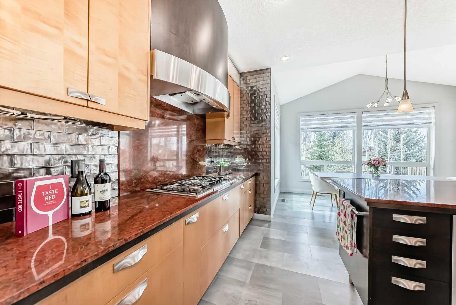 11 Cresthaven Bay SW