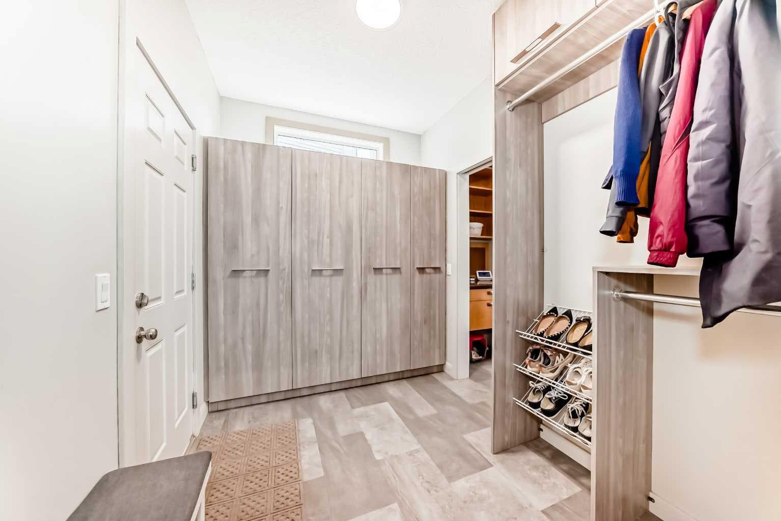 11 Cresthaven Bay SW